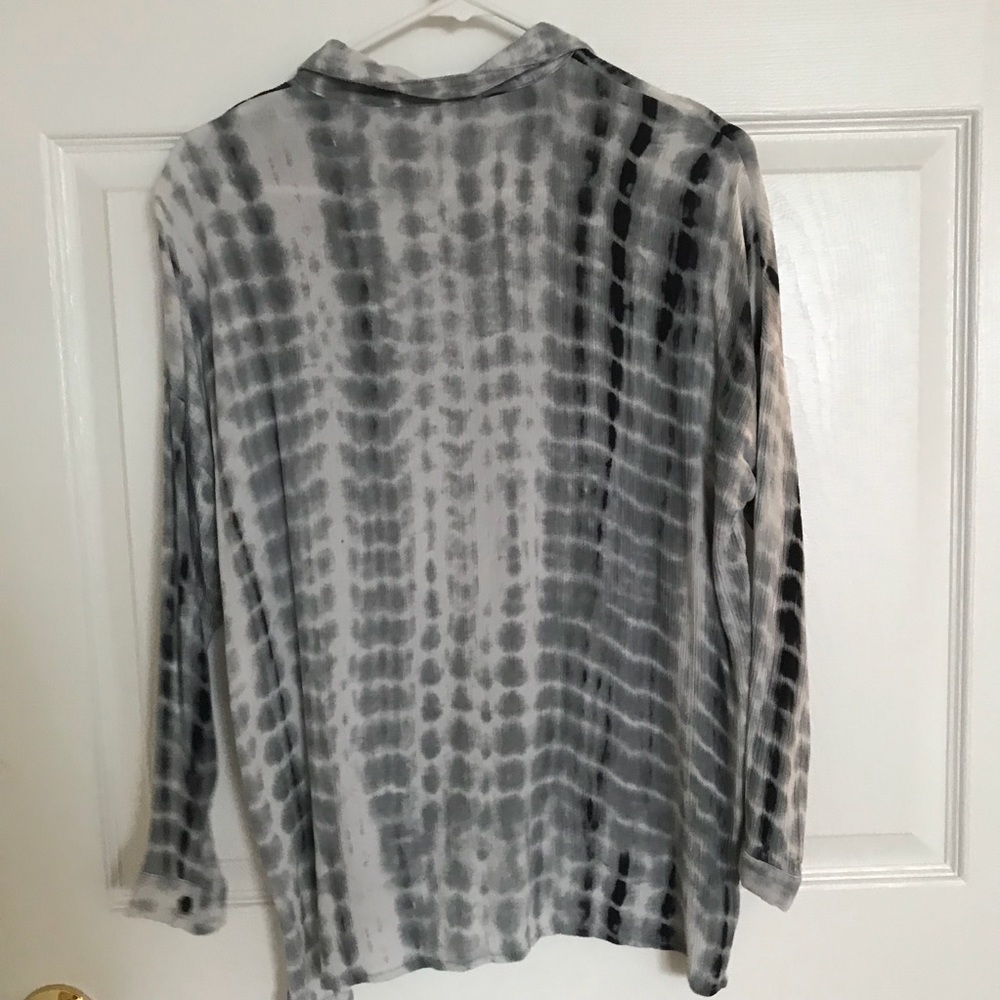 Button up - Picture 2 of 2